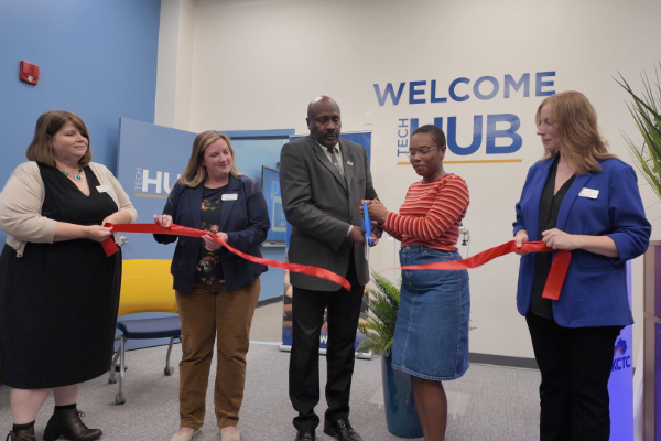 Dr. Reece and 4 ladies cutting a ribbon in front of the Tech Hub.